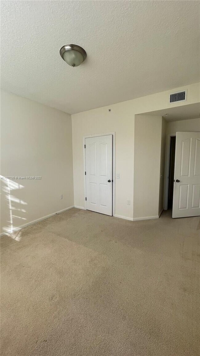 Building Photo - 9887 Baywinds Blvd