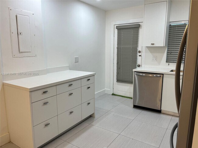 Building Photo - 11855 NE 19th Dr