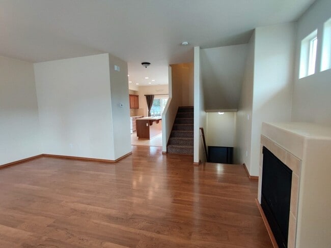 Building Photo - Tumwater Hill Town Home