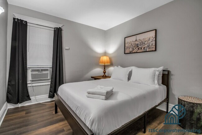 Building Photo - Furnished 3-Bedroom Upper Apartment on Bird Ave