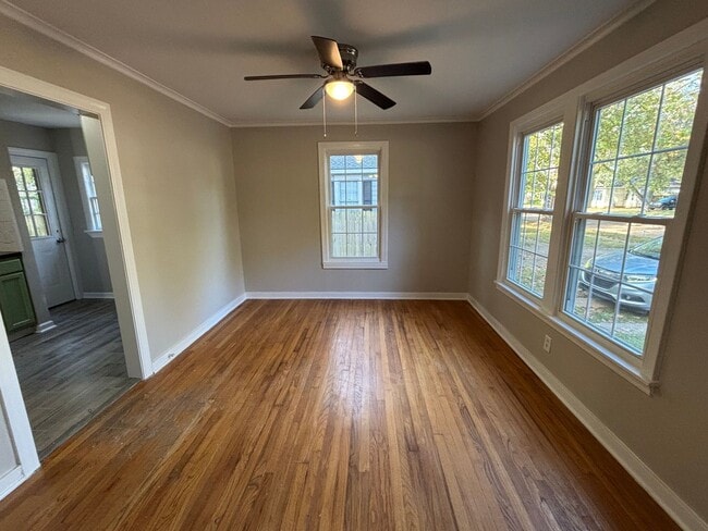 Building Photo - Charming Broadmoor Home