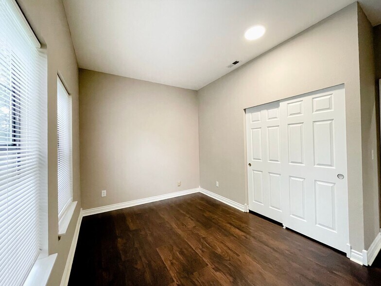 Building Photo - Cherokee Bay Rambler