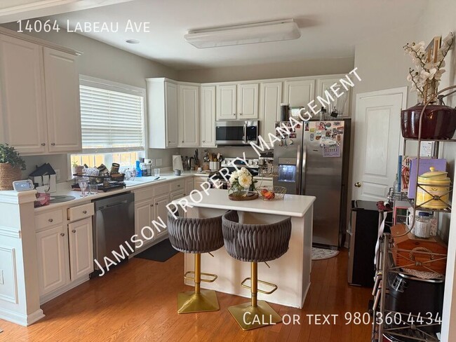 Building Photo - 14064 Labeau Ave