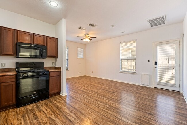 Building Photo - Beautiful 2 bedroom, 1 bathroom home in Hornsby Bend!!!
