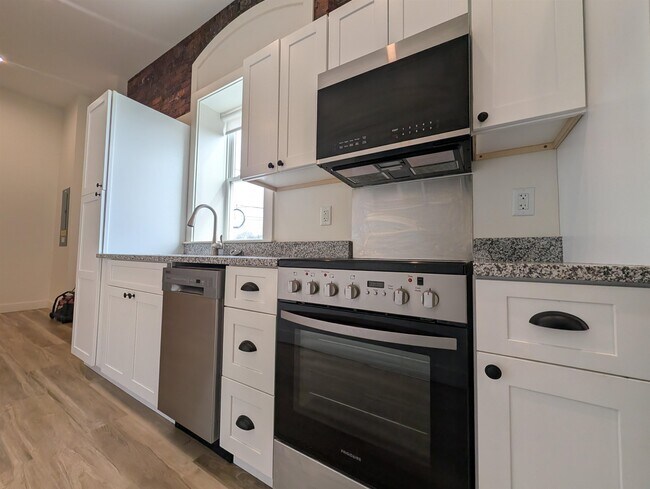 Building Photo - 22 S Main St