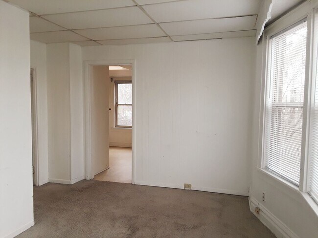 Building Photo - 732 N 23rd Ave W
