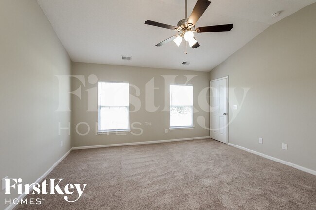 Building Photo - 1102 Eastwood Dr