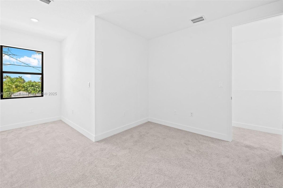Building Photo - 22021 SW 114th Ave