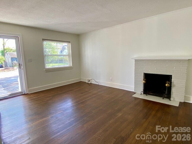 Building Photo - 1417 Cortland Rd W