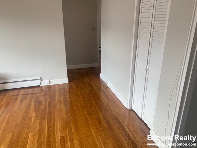 Building Photo - 61 Selkirk Rd