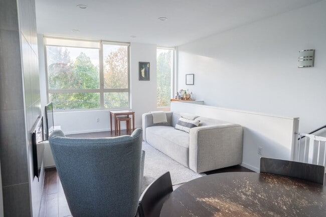 Building Photo - 3Bd/3.25Ba Seattle