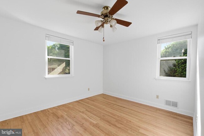 Building Photo - 2906 Breezy Terrace