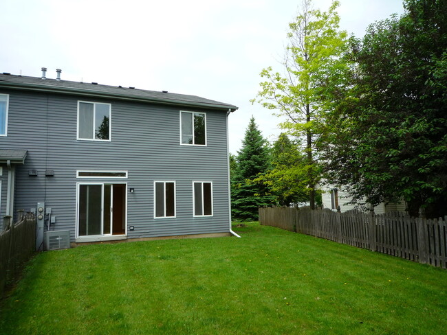Building Photo - 14039 S Oakdale Cir
