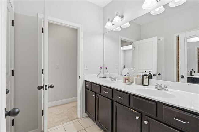 Building Photo - 2530 Maple Ridge Ln