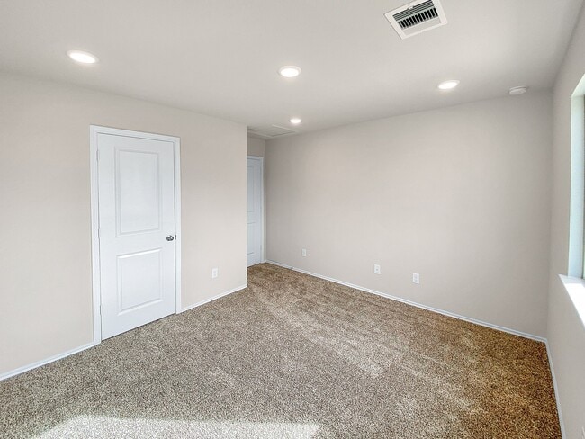 Building Photo - 13071 Clear View Dr
