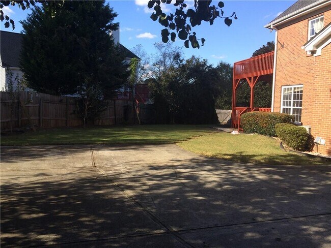 Building Photo - 2828 Oglethorpe Run Square