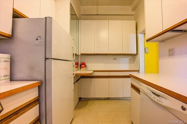 Building Photo - 102-55-102-67 67th Dr