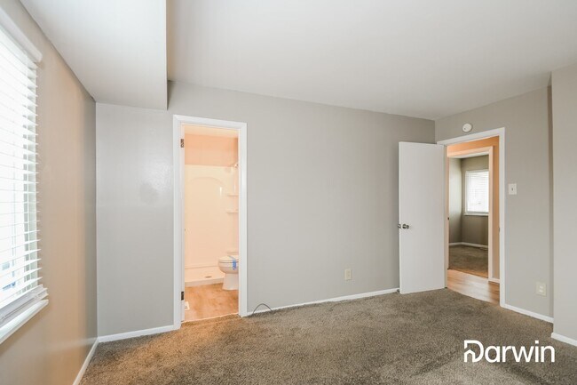 Building Photo - 1570 Bluefield Dr