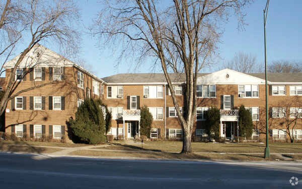 Primary Photo - 6233-6265 N. Cicero Avenue