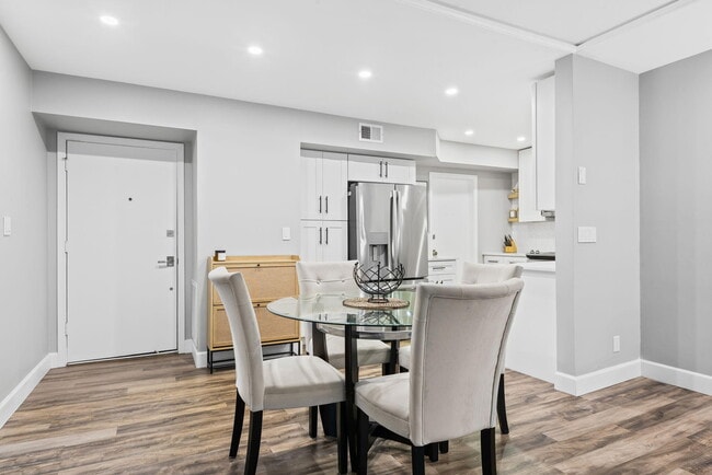 Building Photo - 1881 Middle River Dr