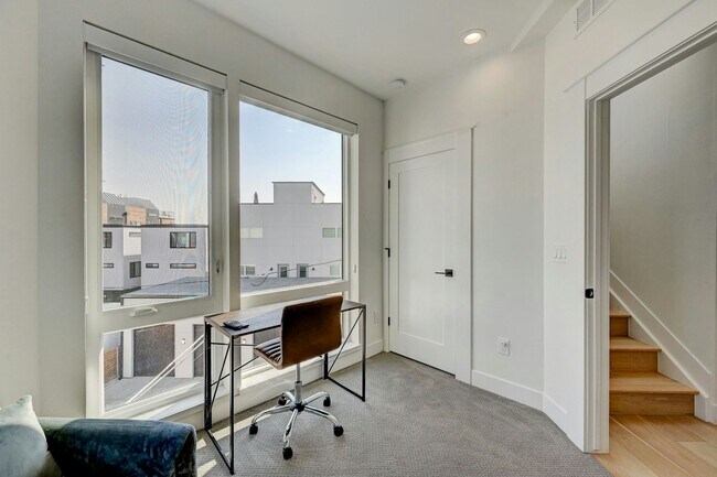 Building Photo - 3530 W Conejos Pl