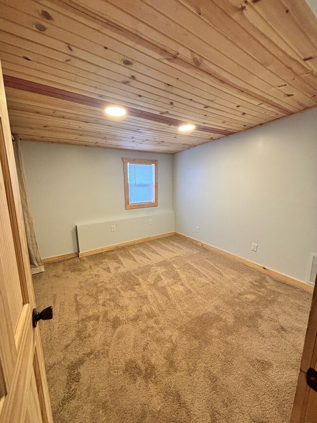 Building Photo - 815 Salmon Ave