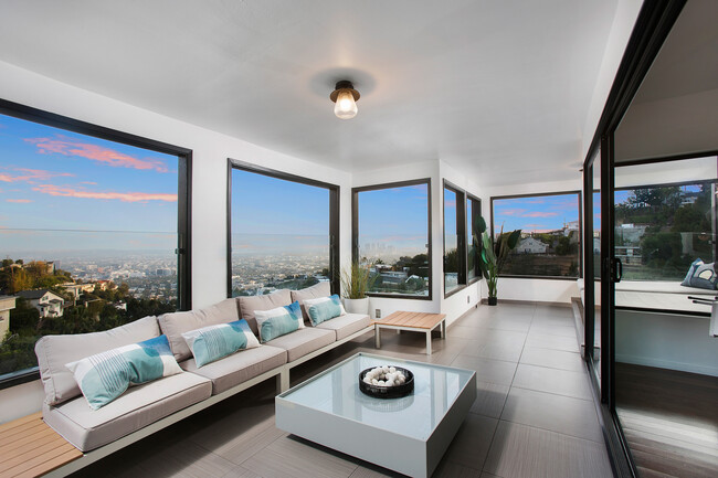 Building Photo - 1733 Sunset Plaza Dr