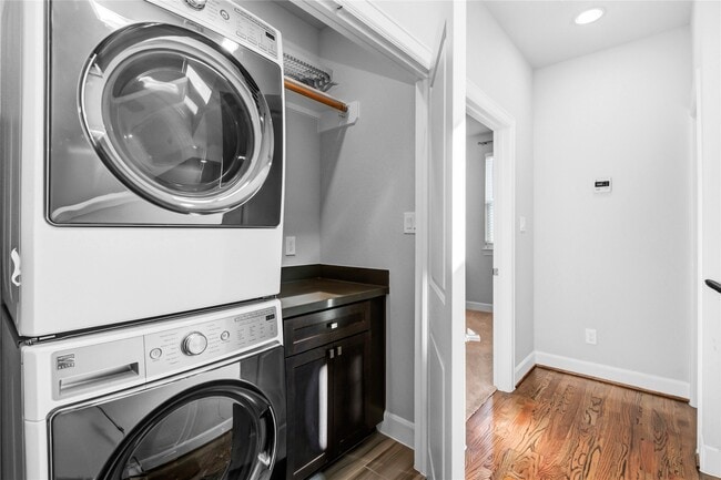 Building Photo - 1007 W 17th St