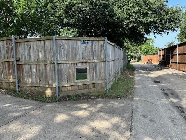 Building Photo - 1021 Bass Dr