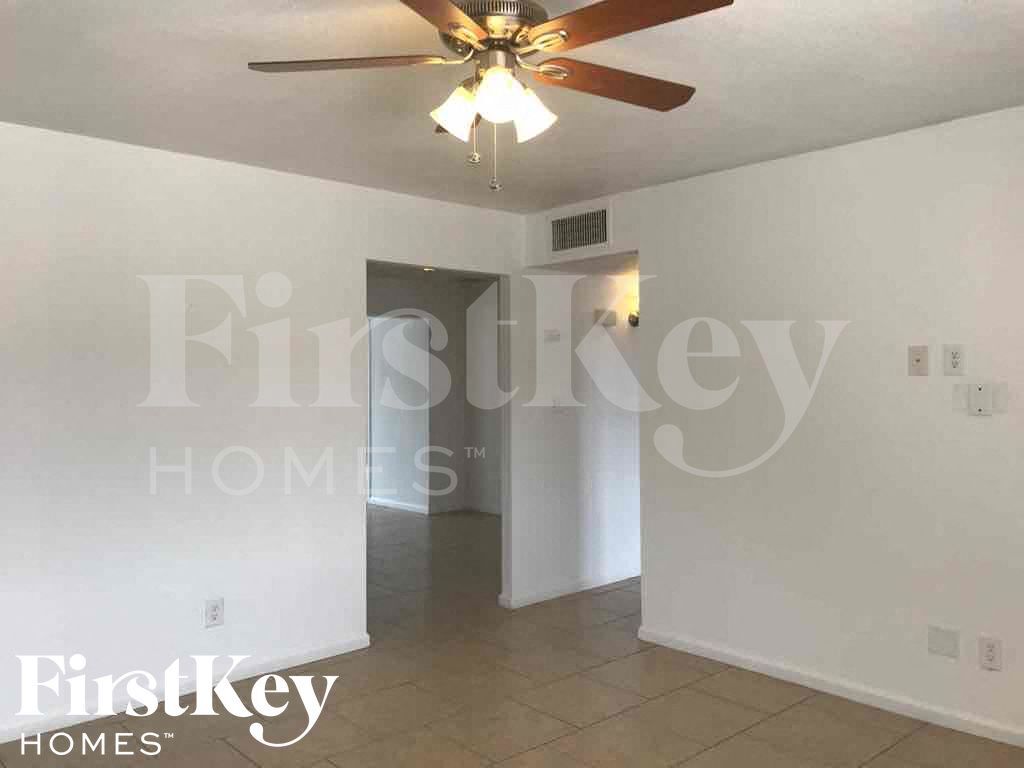 Building Photo - 8707 N 41st Ave