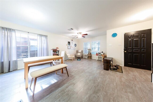 Building Photo - 1910 Ruthie Run