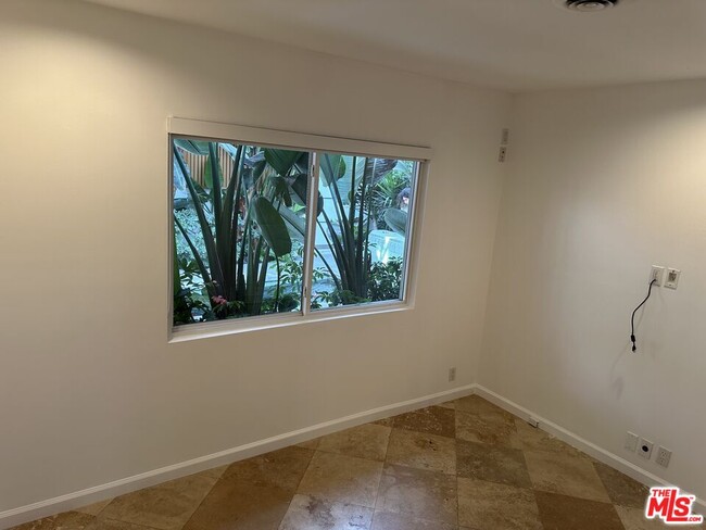 Building Photo - 2454 Penmar Ave