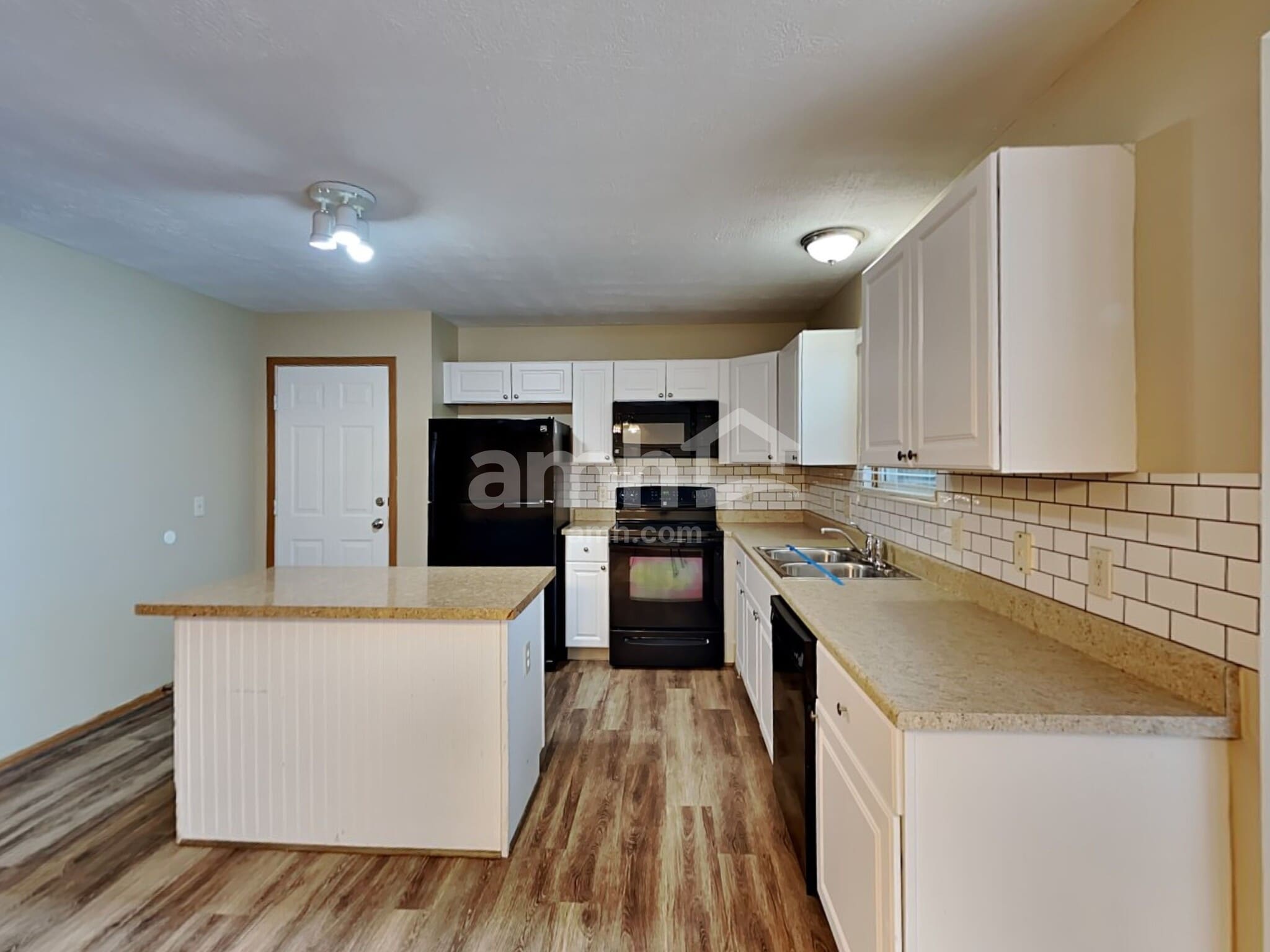 Building Photo - 353 W Hunters Dr