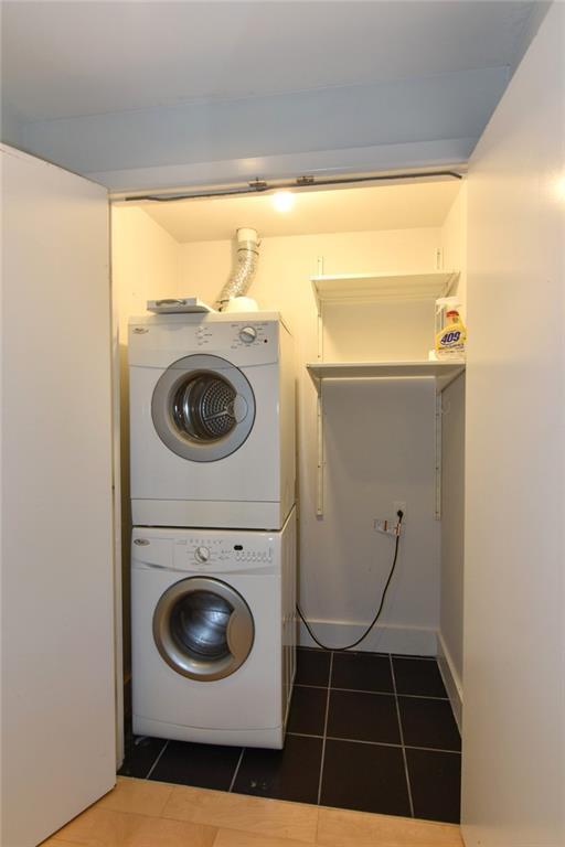 Building Photo - 300 Bowie St