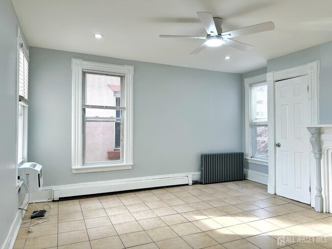 Building Photo - 209 New St