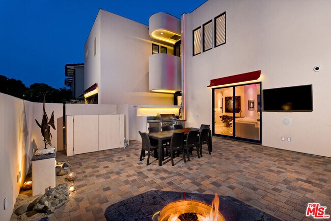 Building Photo - 27082 Malibu Cove Colony Dr