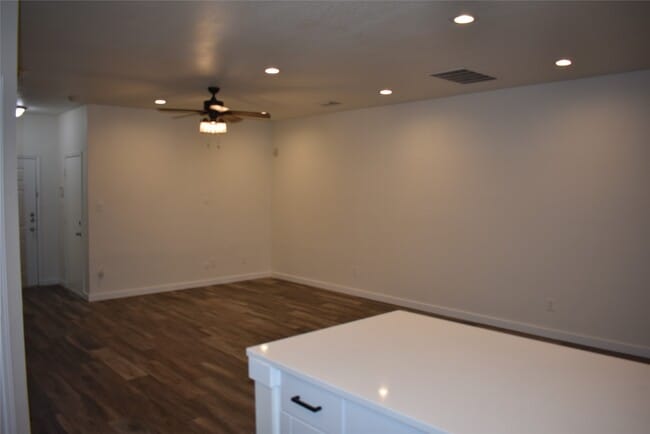 Building Photo - 16048 Limestone Lake Dr