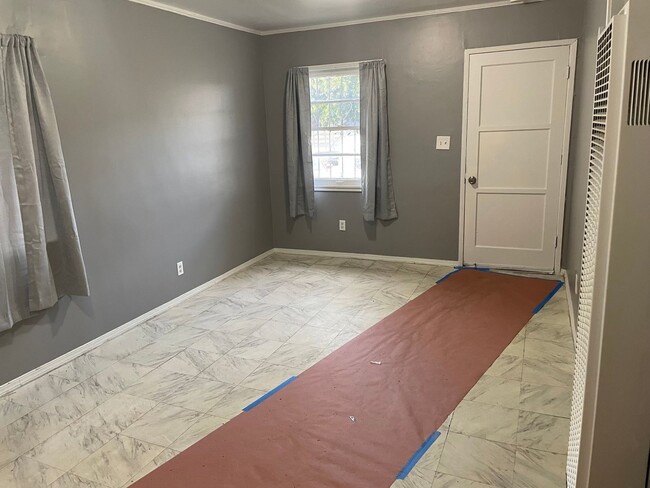 Building Photo - Charming 3BR Duplex in Long Beach. Quiet n...