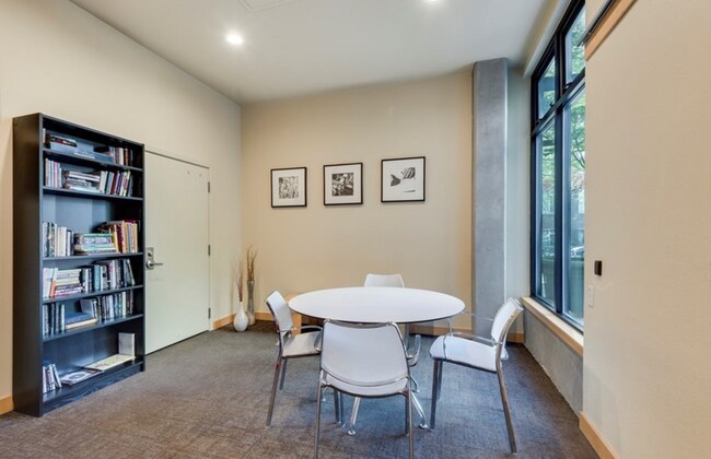 Building Photo - Renovated Studio in Capitol Hill with Rooftop City Views!!!!