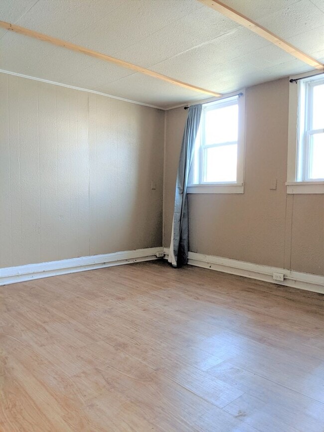 Building Photo - 3633 E Squire Ave