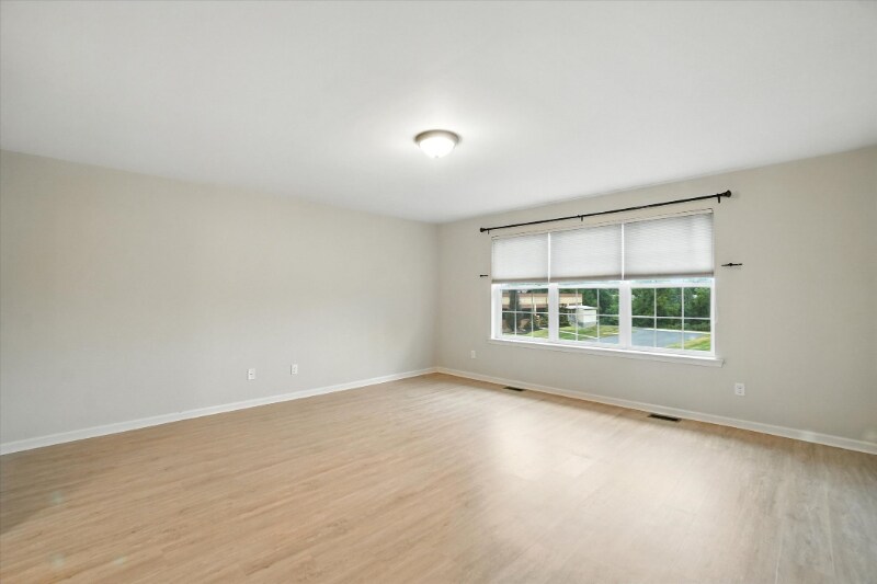 Building Photo - 160 Old Schoolhouse Ln