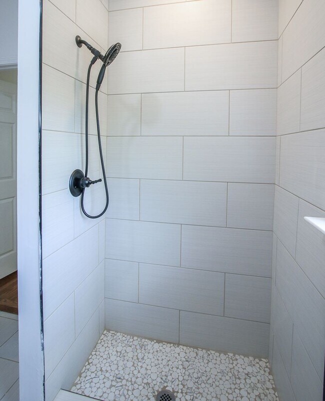 Building Photo - Spacious 4 Bedroom, 2.5 Bath Home in Savan...