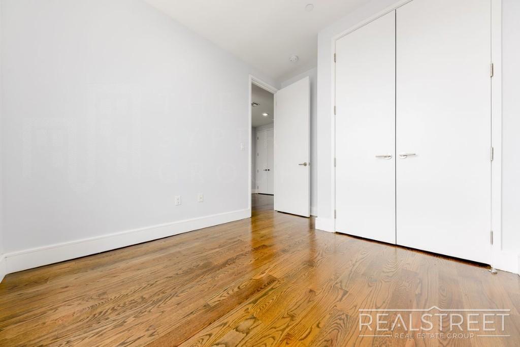 Building Photo - Luxury 2 BR in Bushwick with Roof Deck!