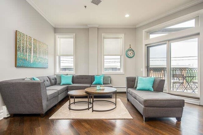 Building Photo - 564 Gregory Ave