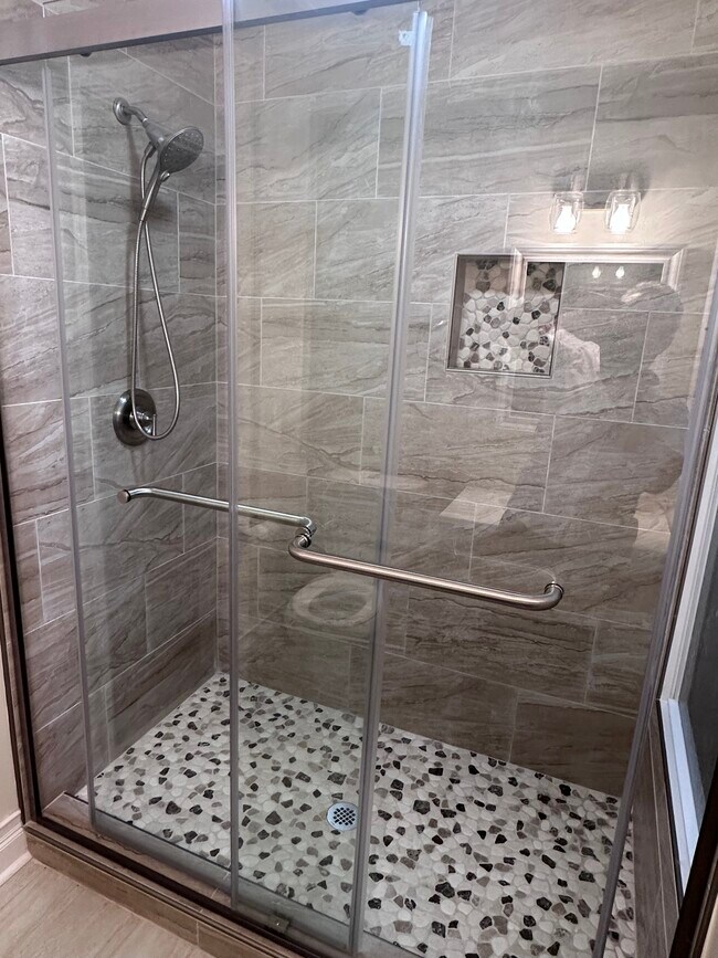 Building Photo - 1200 Algonquin Rd