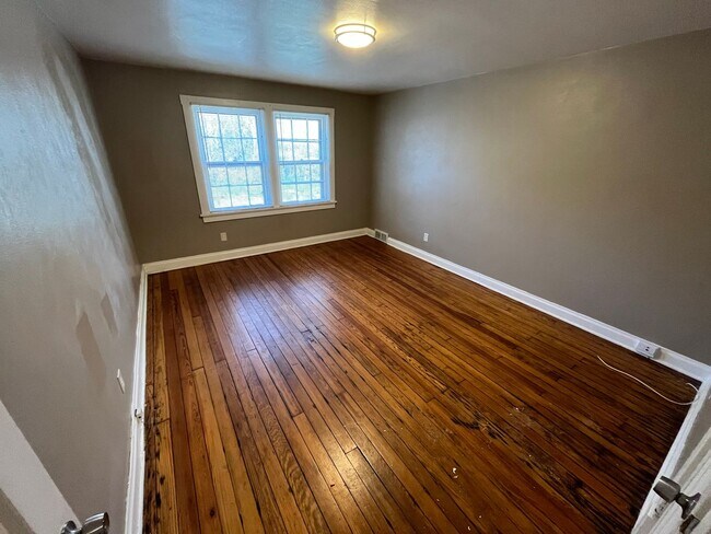 Building Photo - Two Bedroom Home with Attached Garage Move...