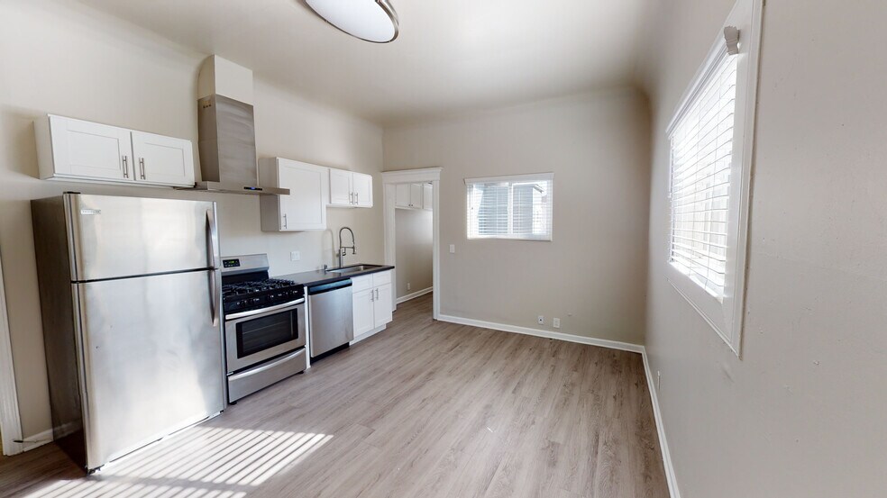 Primary Photo - FREE RENT! 1 BED & 1 BATH UNIT AVAILABLE -...