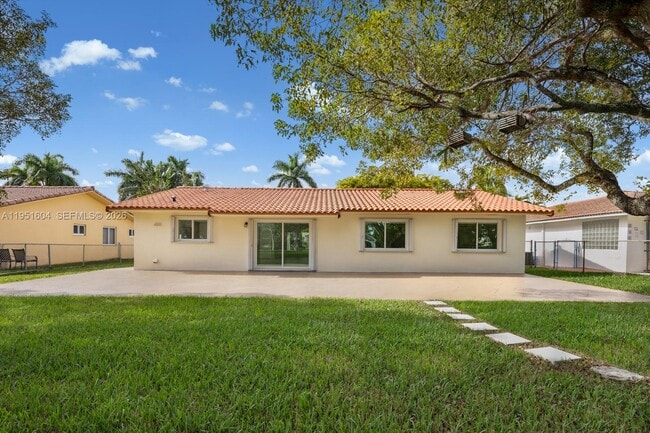 Building Photo - 2045 SW 125th Ct