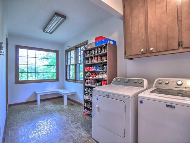 Building Photo - 1257 Independence Way