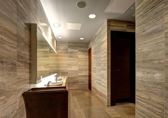 Building Photo - 4471 Dean Martin Dr